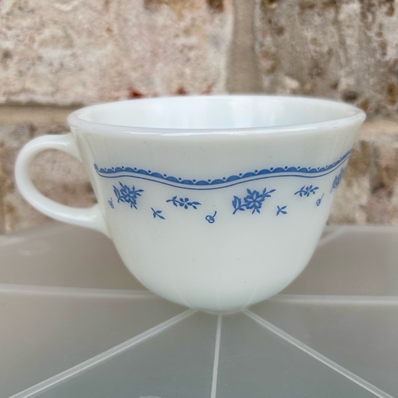 Pyrex Morning Blue White Mugs with Blue Floral Design - Picture 5 of 10